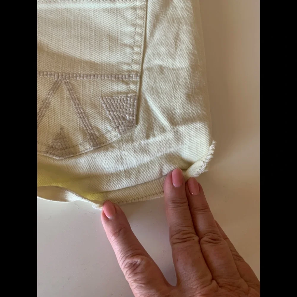 American Eagle Pale Yellow Shorts
